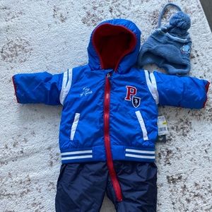 Warm, thick winter/snow suit. Size is 3-6 m but large, may go up to 1 year.